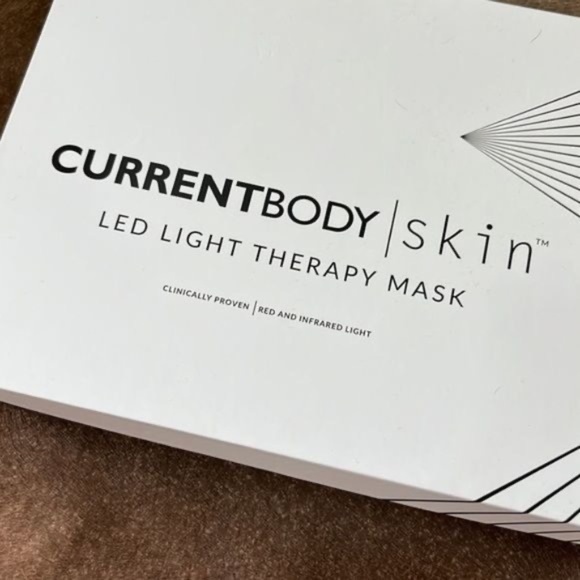 CurrentBody Skin LED Light Therapy Face Mask The world’s most powerful anti-agin - Picture 8 of 16